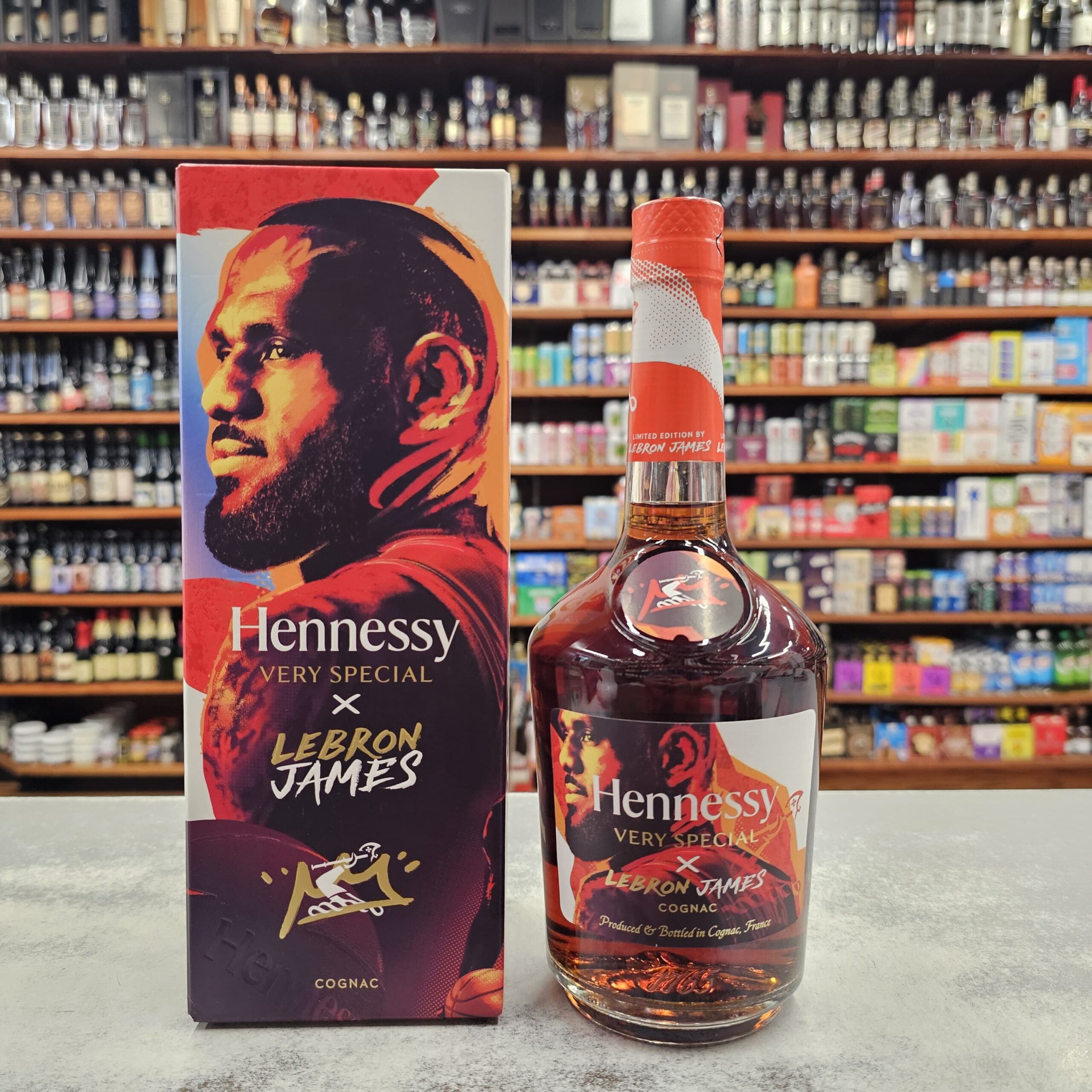 Hennessy VS 750 Limited Edition Lebron James Hennessy VSOP Lebron James Edition Cognac 750 mL - Image 1
